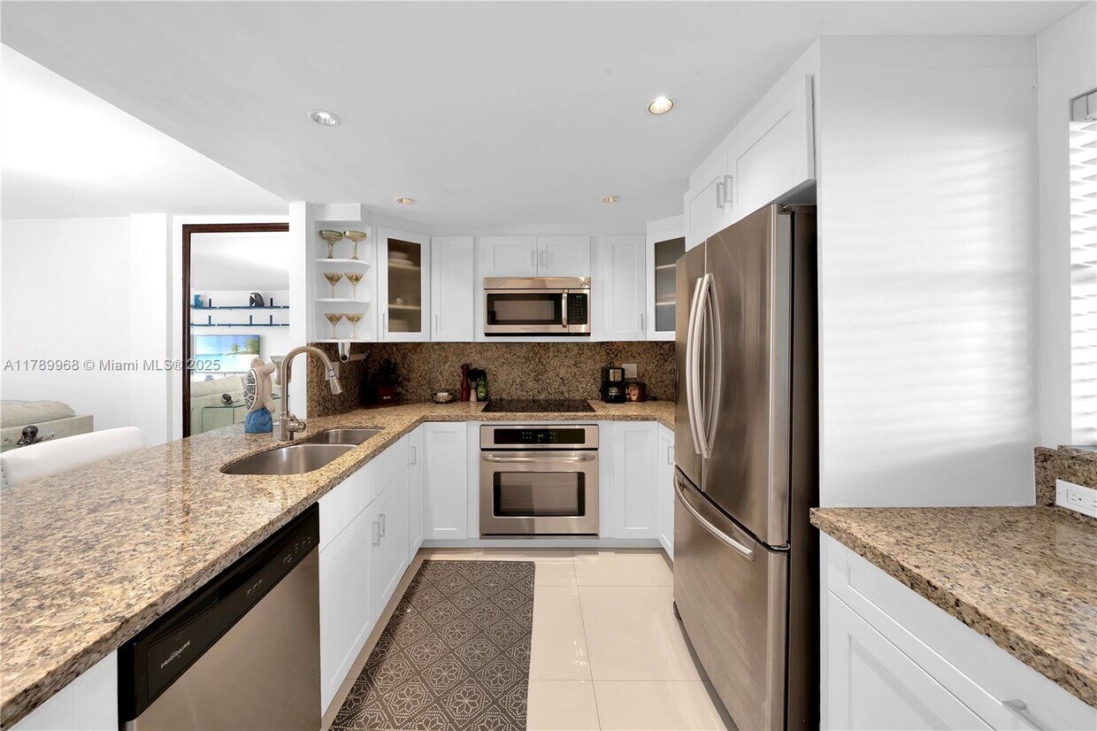 Foto principal - 3750 NE 170th St