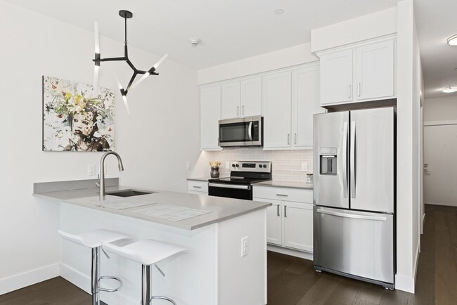 Building Photo - 11 Burling Ln