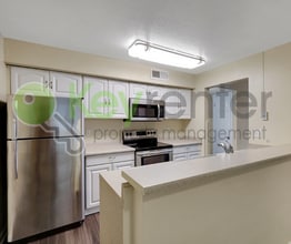 Building Photo - 600 Del Verde Cir