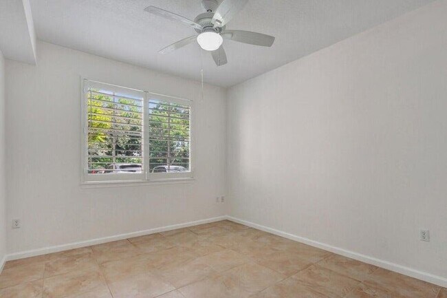 Foto del edificio - 7101 Myrtlewood Cir W