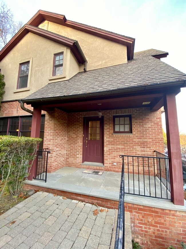 Building Photo - 353 Central Park Ave