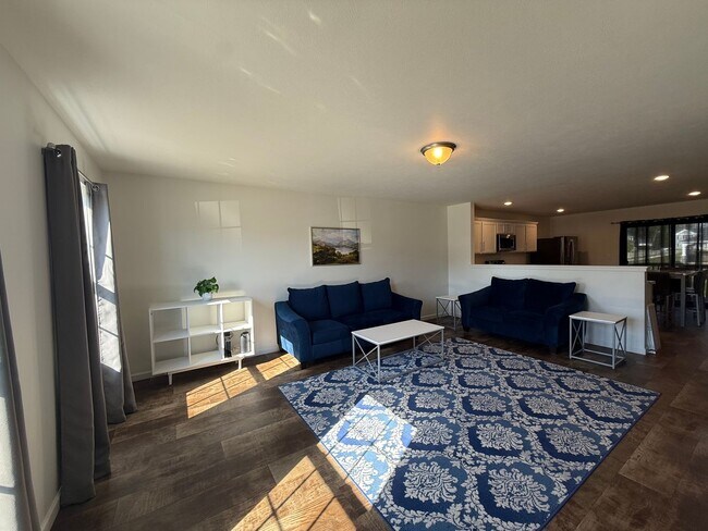 Foto del edificio - Spacious & Partially Furnished 5-Bedroom Colonial in Allendale's Maple Pond Community