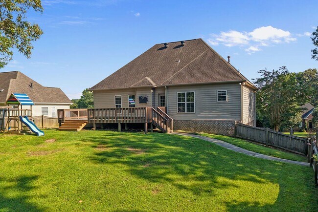 Building Photo - Trussville: 4/3 on acre lot, private lot