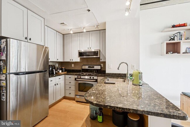 Foto del edificio - 301 Massachusetts Ave NW