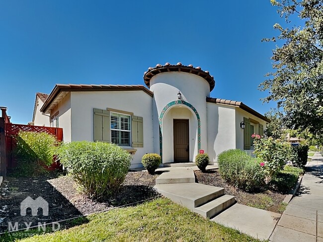 Building Photo - 686 W Jardin Terrace
