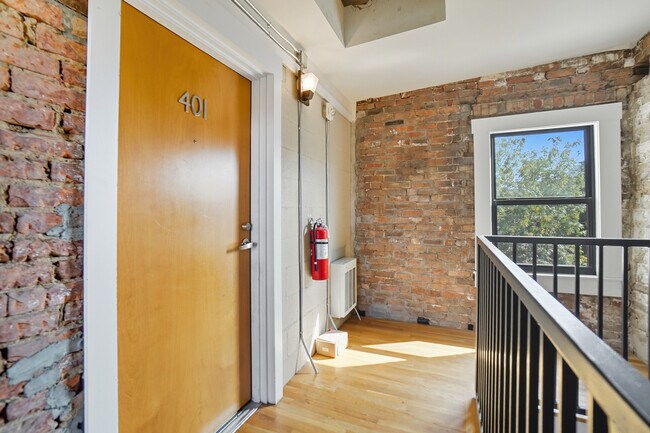 Building Photo - 1412 Republic St