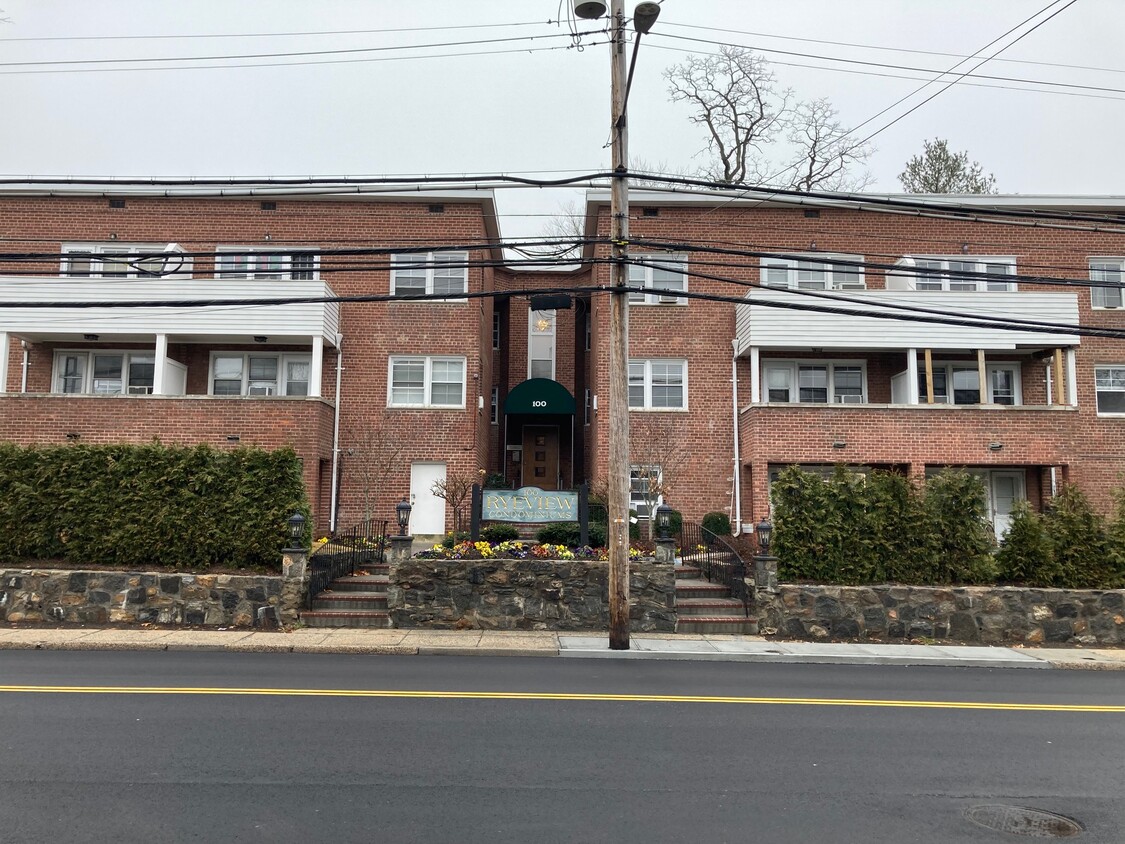 Foto principal - 1 Theodore Fremd Ave