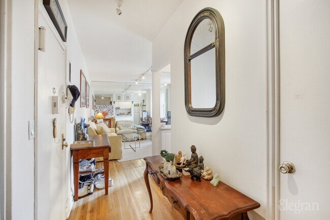 Building Photo - 172 E 61st St