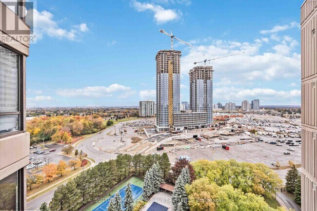 Photo du bâtiment - 7420 Bathurst St