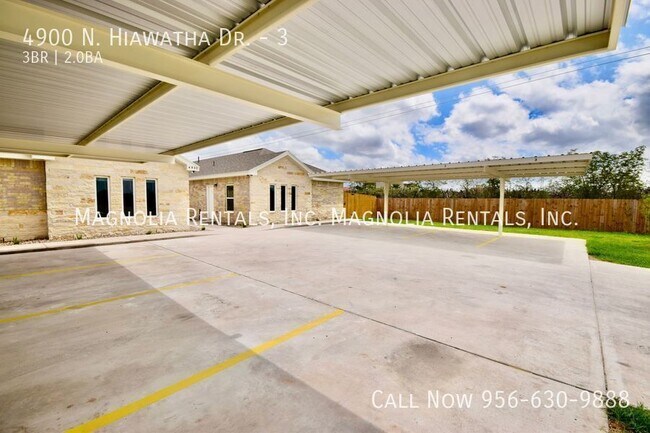 Building Photo - 4900 N Hiawatha Dr