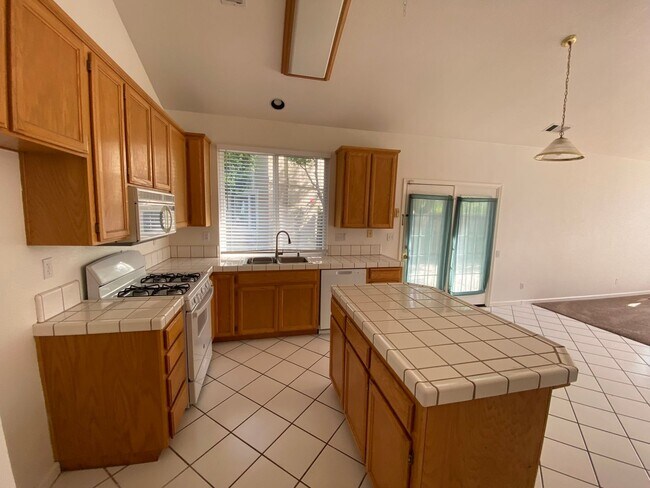 Foto del edificio - 566 Versailles Ln