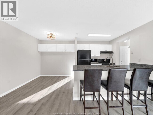 Photo du bâtiment - 40 Adams Ln