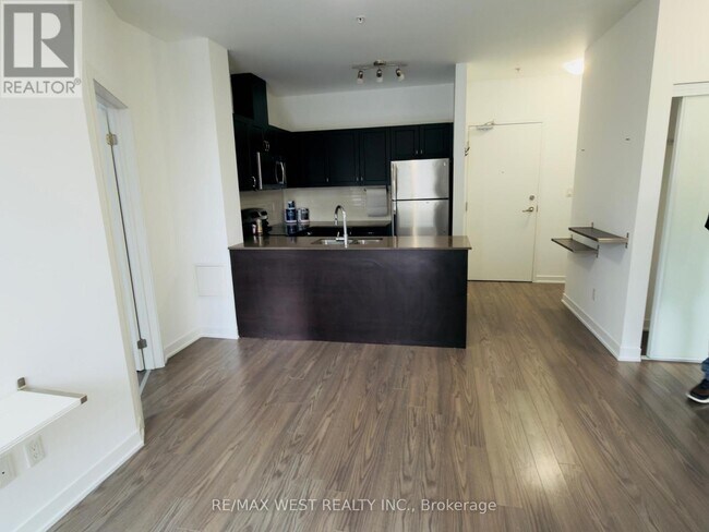 Building Photo - 3560 St Clair Ave E