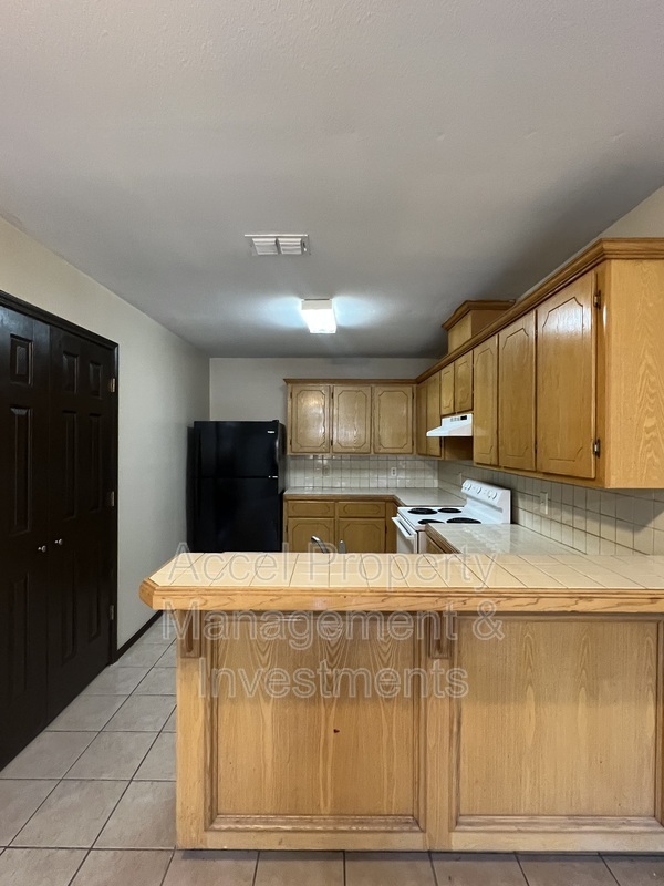 Building Photo - 2516 Jeffery Dr