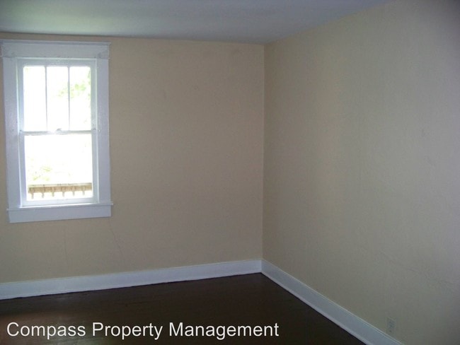 Building Photo - 301 Grandview Dr