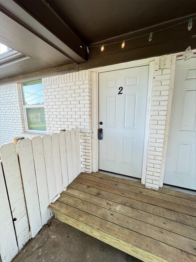 Foto principal - 6318 Laramie St