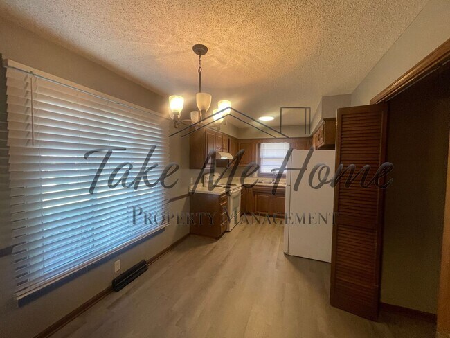 Foto del edificio - Charming 2-Bed, 2-Bath Duplex in South Springfield – Prime Location!