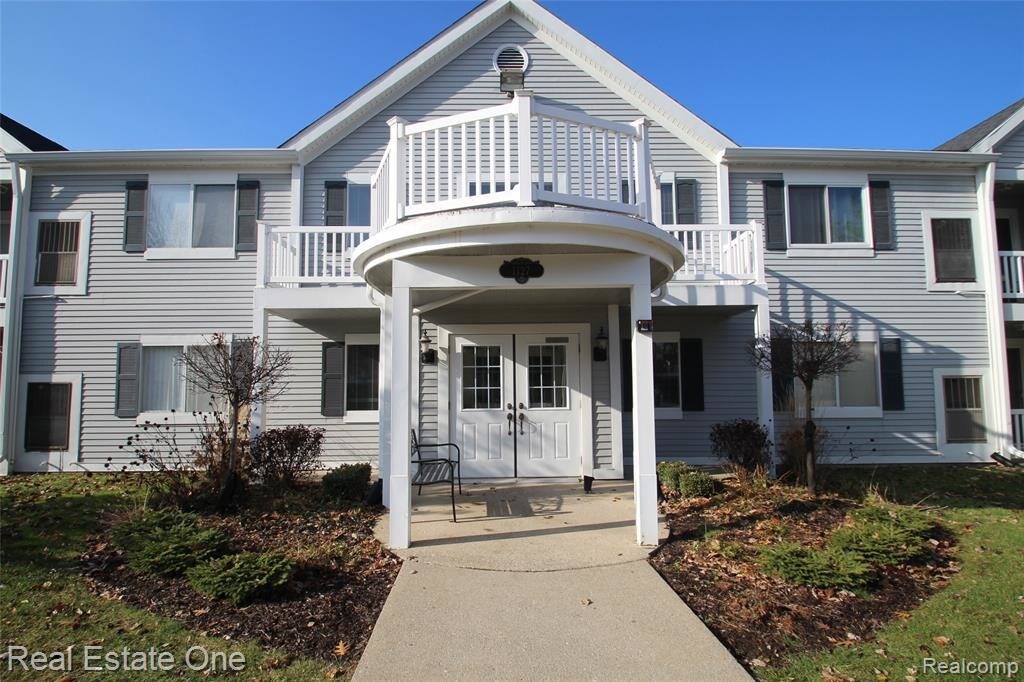 Primary Photo - 1127 S Lake Dr