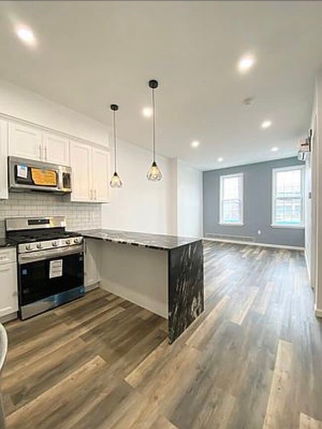 Building Photo - 117 Wyckoff Ave