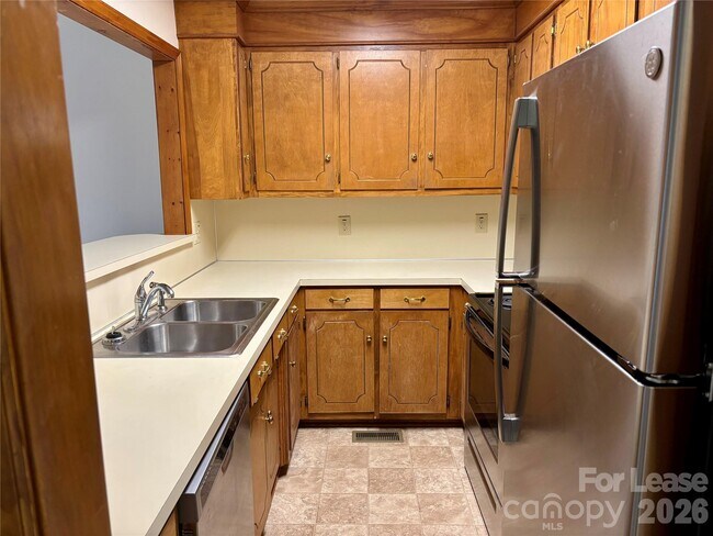 Foto del edificio - 153 Hillcrest Dr