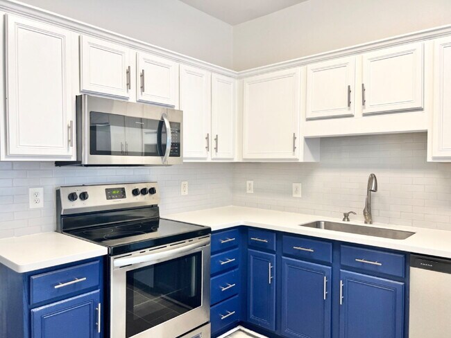 Foto del edificio - UPDATED 1 STORY TOWNHOME!