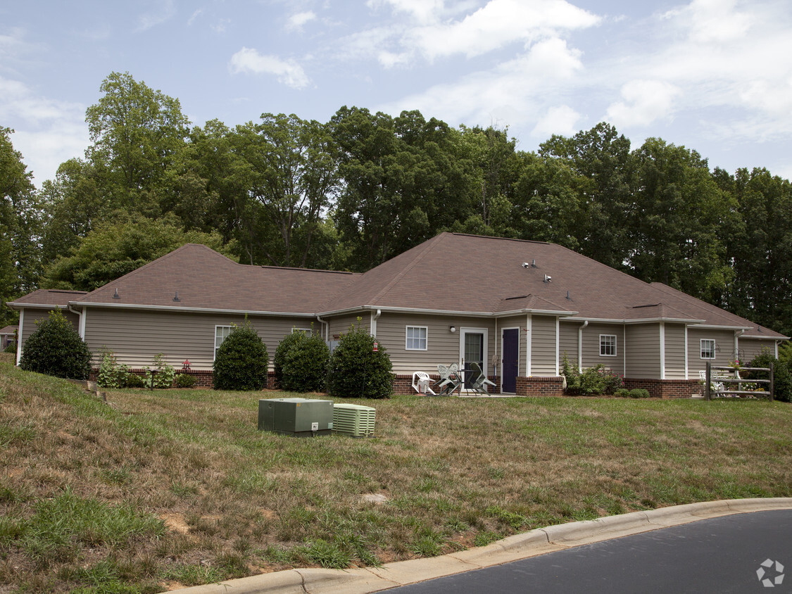 Building Photo - Whispering Oaks