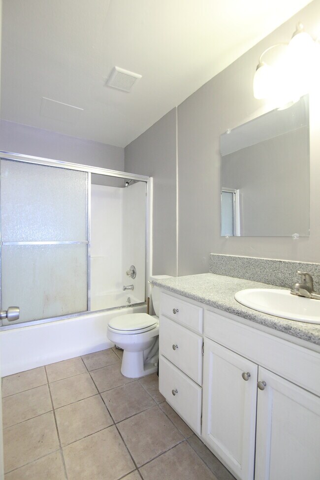 Foto del edificio - 736 Bernard St