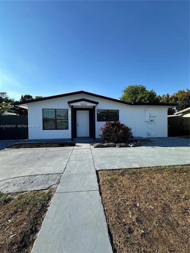 Primary Photo - 1960 SW 68th Way