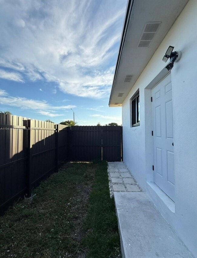 Building Photo - 125 NW 197th St