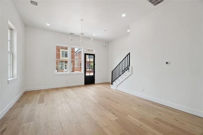 Building Photo - 18821 Selah Wy