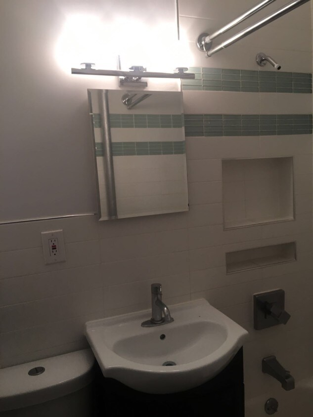Foto principal - 207 E 94th St