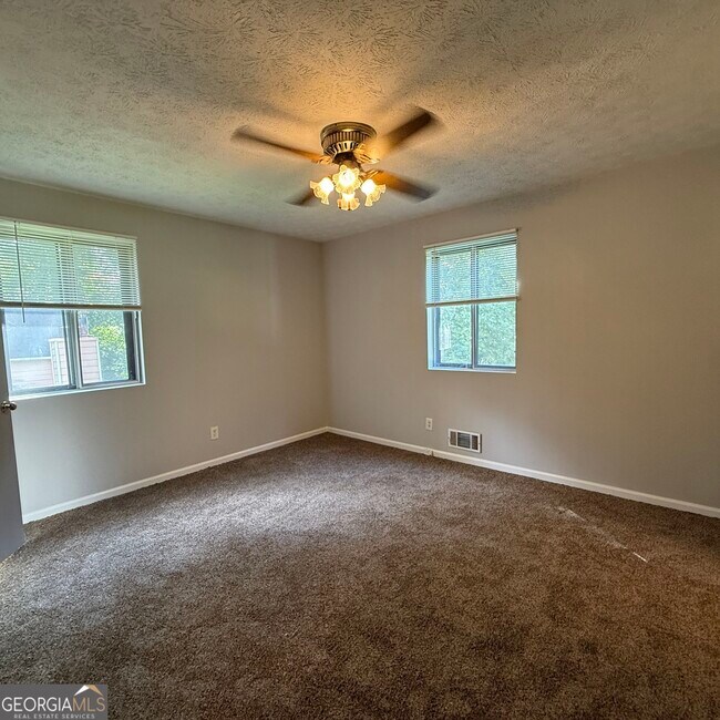 Foto del edificio - 4101 Springlake Cir