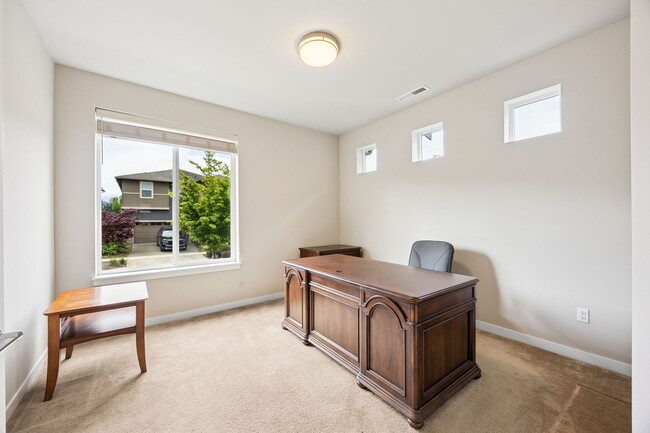Foto del edificio - Perfect and Picturesque and Furnished!