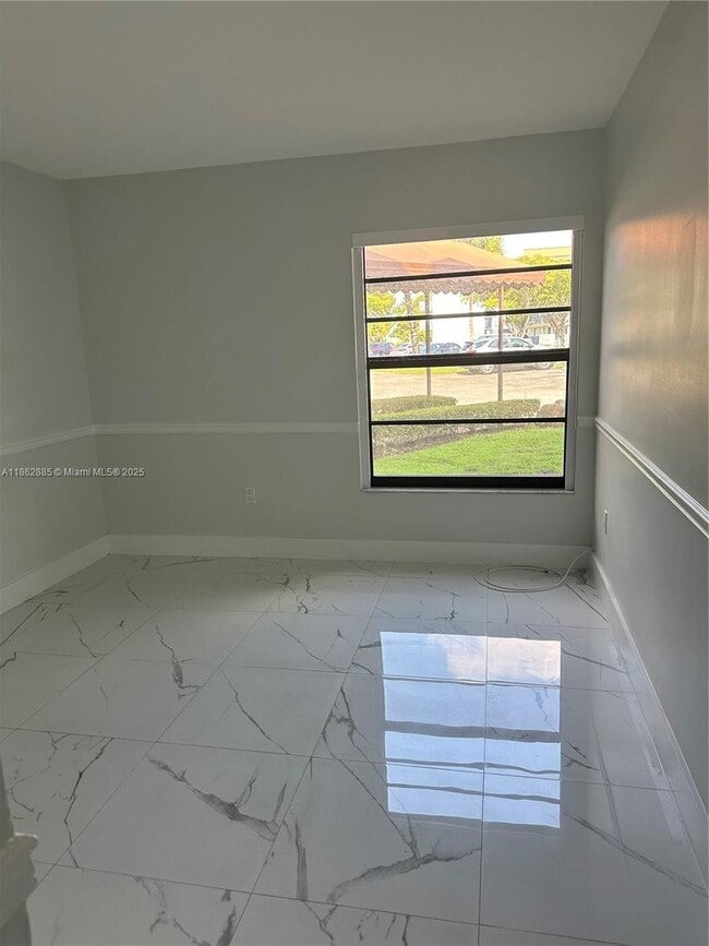 Foto del edificio - 5900 SW 127th Ave