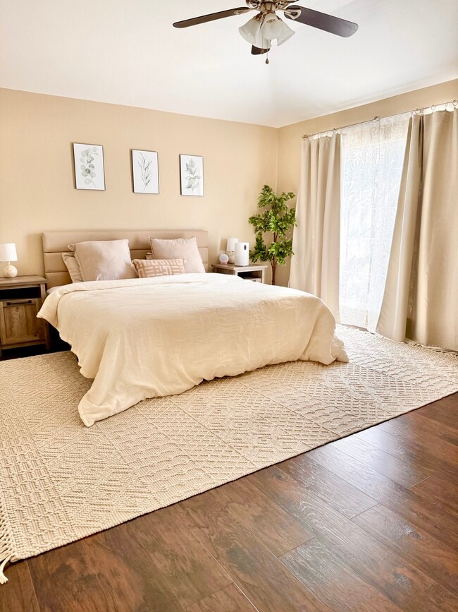 master bedroom with king size bed - 9163 Timber Rnch