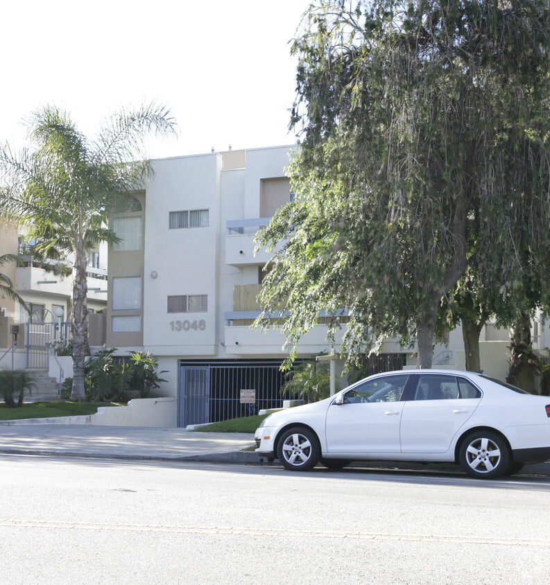 Building Photo - 13046 MOORPARK ST