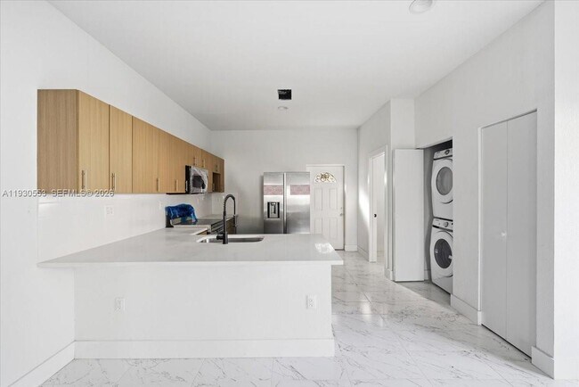 Building Photo - 1126 NW 28 Unit 1126, Miami, FL 33127