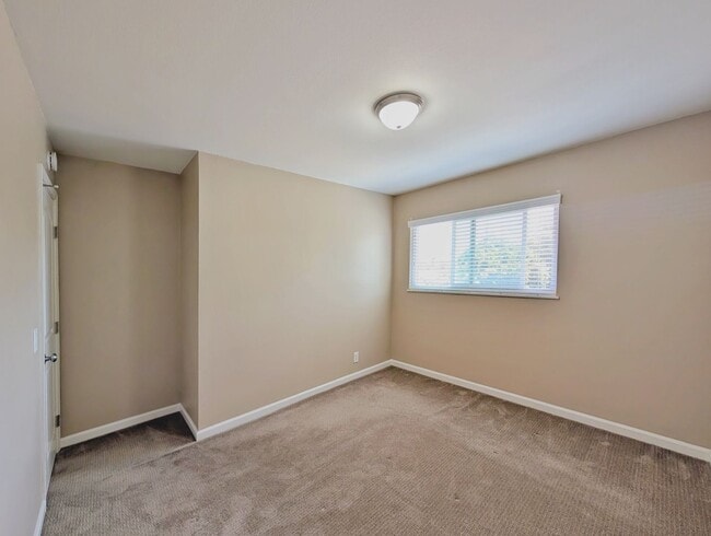 Building Photo - 2040 Orange Ave