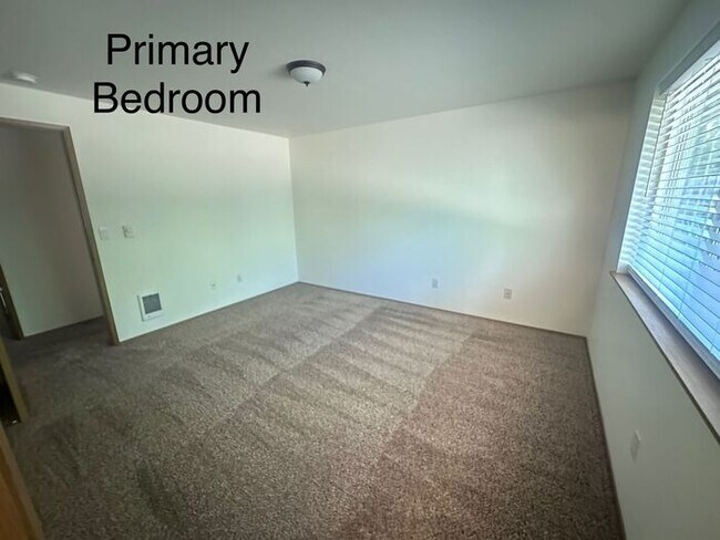 Building Photo - Wonderful 2 Bedroom, 2 Bathroom Duplex in ...