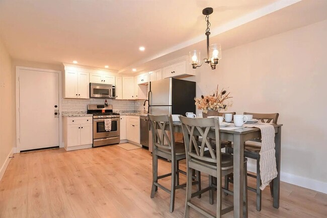 Building Photo - Salem NH