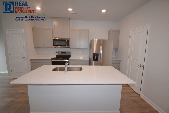 Foto del edificio - Brand new 3bd townhome with attached garag...