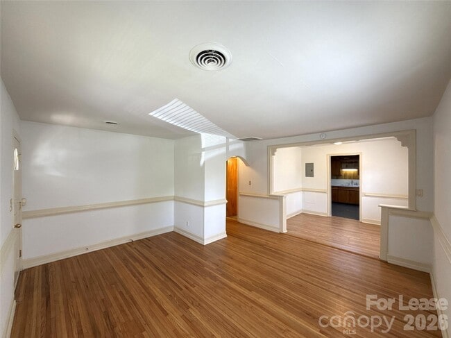 Foto del edificio - 419 Greystone Rd