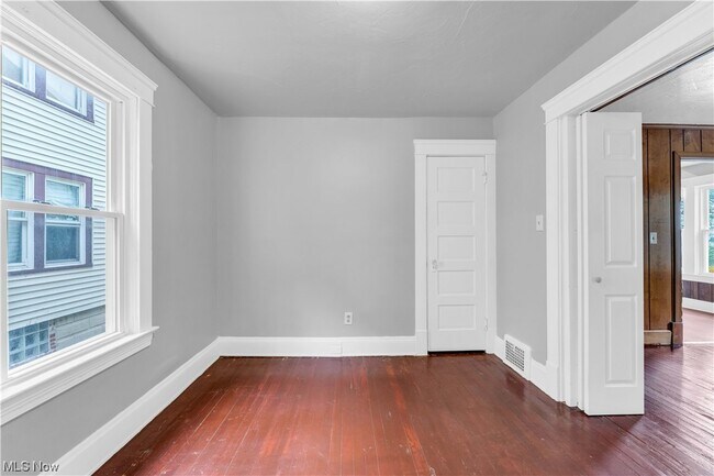 Building Photo - 380 E 165th St