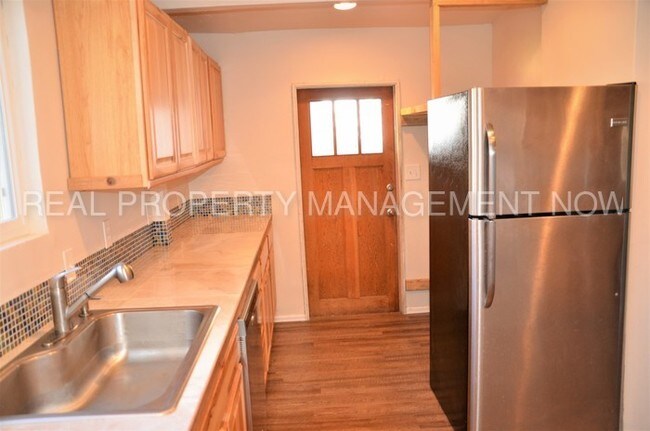 Building Photo - 938 White Ave