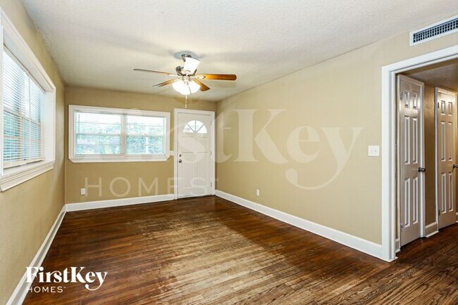 Foto del edificio - 6421 Burgundy Rd S