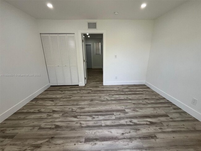 Building Photo - 885 SW 29th Ave