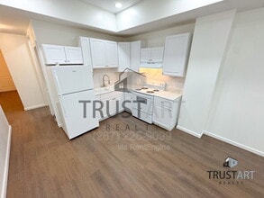 Building Photo - 910 N 41st St