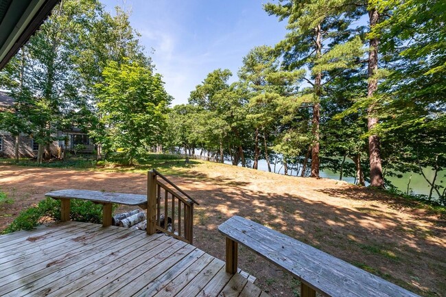 Building Photo - Private One Bedroom Beach House