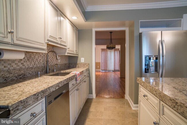 Building Photo - 2111 Chapel Valley Ln