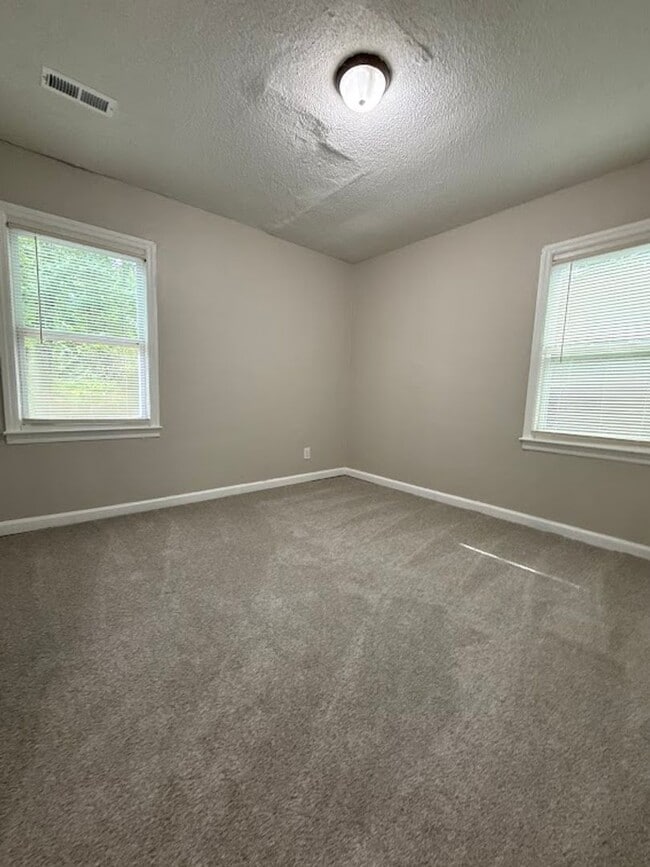 Building Photo - 4 Bed 1 Bath in Atlanta! $500 off for the first month rent!